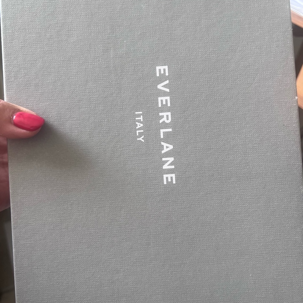 Everlasting suade cream slides
